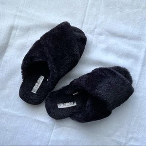 Fuzzy Black Lounge Slippers
